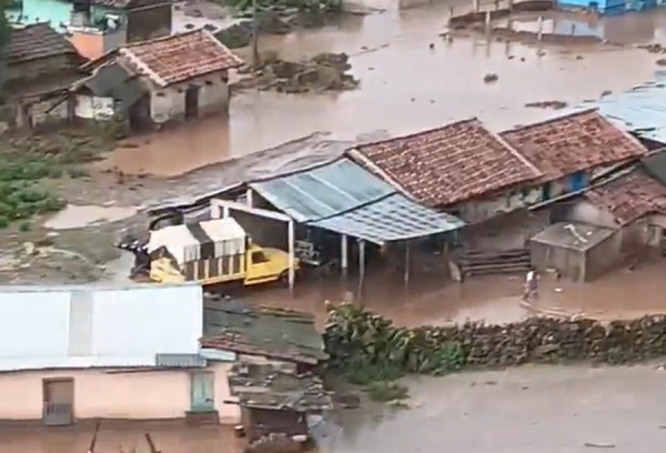 Tromba provoca inundaciones en Chignahuapan