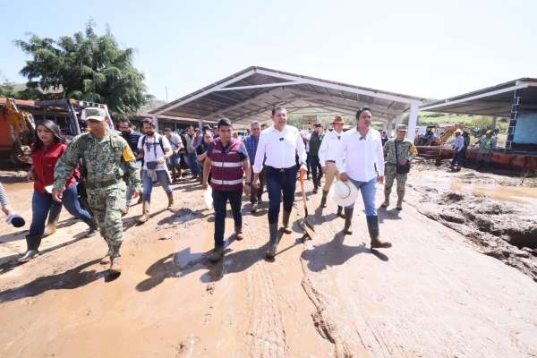 Gobernador Armenta supervisa atención a damnificados por lluvias en Ajolotla
