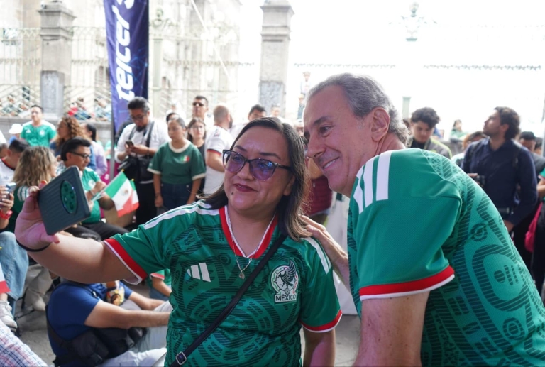 Convive Pepe Chedraui con poblanas y poblanos en la inauguración de la Copa del Mundo 2026