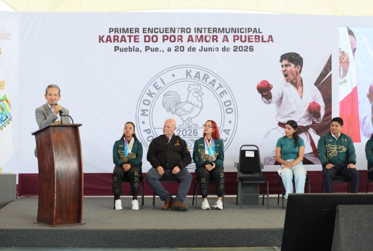 Armenta Mier posiciona a Puebla como epicentro del deporte con encuentro de Karate Do