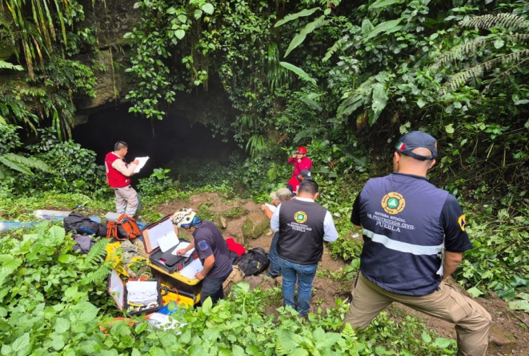 Labores de rescate en gruta de Chichicazapa continúan, confirman familiares de desaparecidos