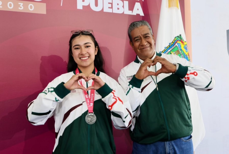 Talento poblano trasciende fronteras con medalla internacional en Londres