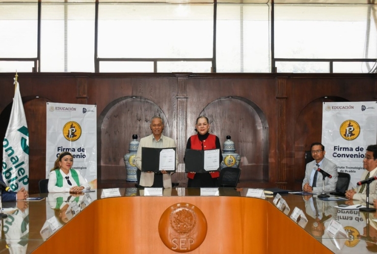 Impulsan Conalep Puebla e ITP desarrollo académico y  profesional de estudiantes