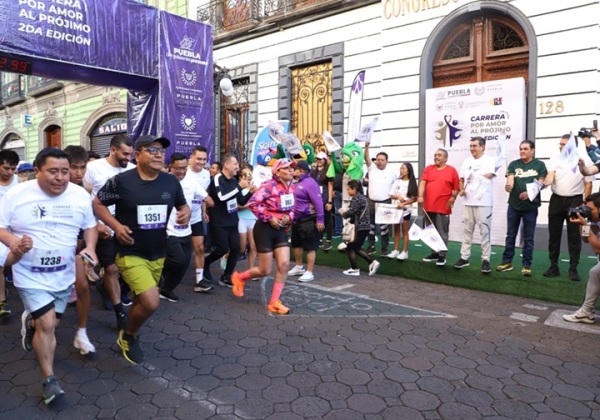 El gobernador Sergio Salomón dio el banderazo de salida de la &quot;Carrera por Amor al Prójimo&quot;